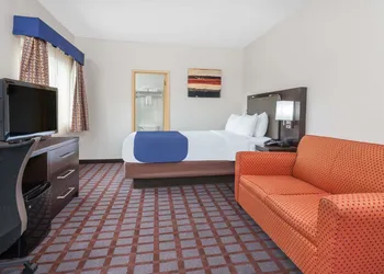 Days Inn by Wyndham Woodbury Long Island hotel thumbnail 5