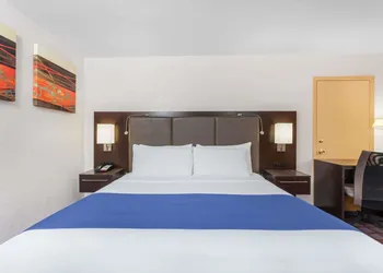 Days Inn by Wyndham Woodbury Long Island hotel thumbnail 8