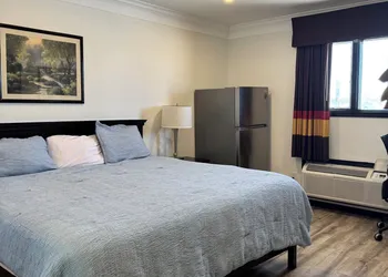 Home Suites hotel thumbnail 8