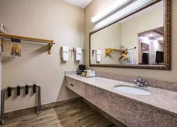Econo Lodge Inn & Suites Horn Lake - Southhaven hotel thumbnail 8