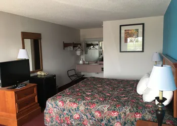 Twelve Oaks Inn hotel thumbnail 4