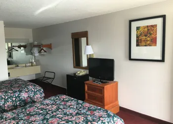 Twelve Oaks Inn hotel thumbnail 6