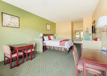 OYO Hotel Grenada West hotel thumbnail 6