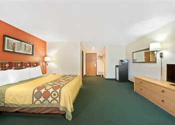 Super 8 by Wyndham Bonne Terre hotel thumbnail 8