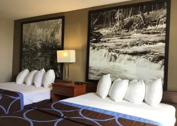 Super 8 by Wyndham Miles City hotel thumbnail 8