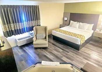 Baymont by Wyndham Rolla hotel thumbnail 4