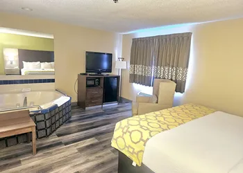 Baymont by Wyndham Rolla hotel thumbnail 6