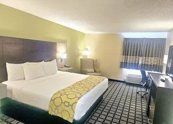 Baymont by Wyndham Rolla hotel thumbnail 7