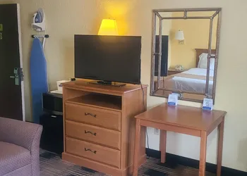 Travelodge by Wyndham Airport Platte City hotel thumbnail 4