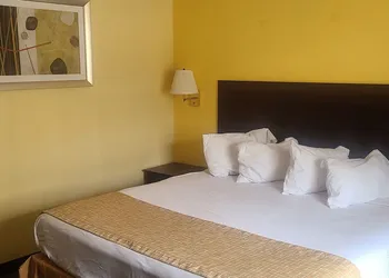 Travelodge by Wyndham Airport Platte City hotel thumbnail 8