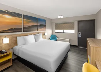 Days Inn by Wyndham Kansas City Northeast hotel thumbnail 8