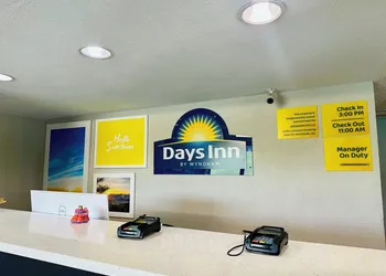 Days Inn by Wyndham Kansas City Northeast hotel thumbnail 2