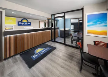 Days Inn by Wyndham Kansas City Northeast hotel thumbnail 5