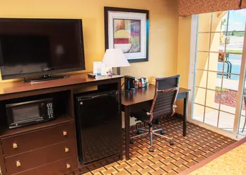Days Inn by Wyndham Joplin hotel thumbnail 6
