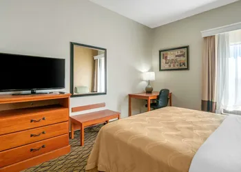 Quality Inn & Suites Jefferson City hotel thumbnail 6