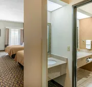 Quality Inn & Suites Jefferson City hotel detail image 7