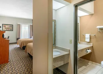 Quality Inn & Suites Jefferson City hotel thumbnail 7