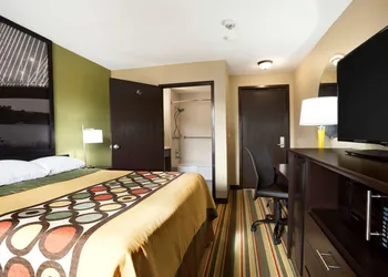 Super 8 by Wyndham Joplin hotel thumbnail 6