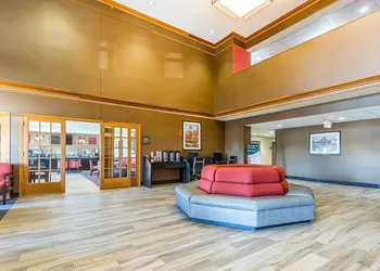 Comfort Suites St Charles - St Louis hotel thumbnail 2