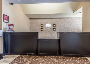 Comfort Suites St Charles - St Louis hotel thumbnail 3