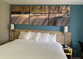 Days Inn by Wyndham Warrensburg hotel thumbnail 4