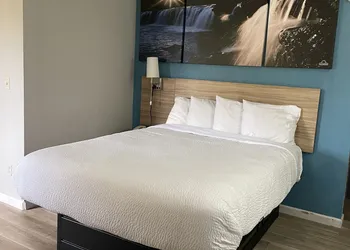 Days Inn by Wyndham Warrensburg hotel thumbnail 6