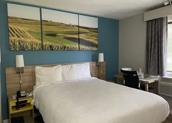 Days Inn by Wyndham Warrensburg hotel thumbnail 7