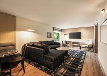 Holiday Inn Downtown - Missoula by IHG hotel thumbnail 8