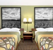 Super 8 by Wyndham Norfolk hotel detail image 4