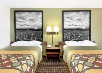 Super 8 by Wyndham Norfolk hotel thumbnail 4
