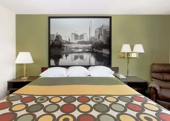 Super 8 by Wyndham Norfolk hotel thumbnail 5