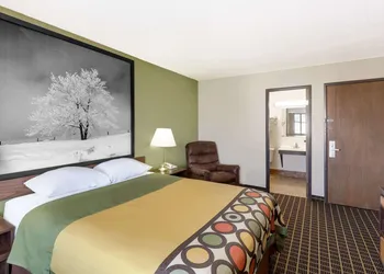 Super 8 by Wyndham Norfolk hotel thumbnail 8