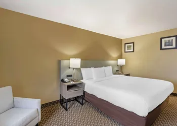 Comfort Inn & Suites Carneys Point - Pennsville hotel thumbnail 7