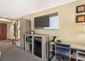 Comfort Inn & Suites Carneys Point - Pennsville hotel thumbnail 8