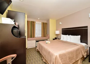 Quality Inn & Suites Elko hotel thumbnail 6