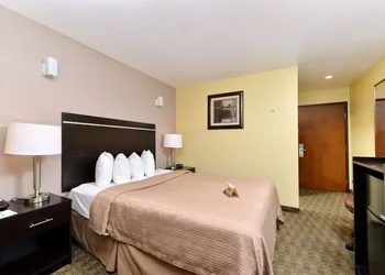 Quality Inn & Suites Elko hotel thumbnail 8