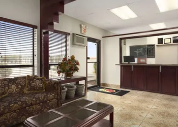 Super 8 by Wyndham Carlsbad hotel thumbnail 2