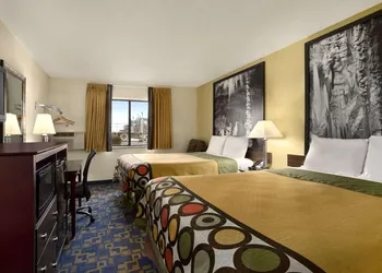 Super 8 by Wyndham Carlsbad hotel thumbnail 4