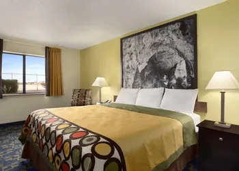 Super 8 by Wyndham Carlsbad hotel thumbnail 5