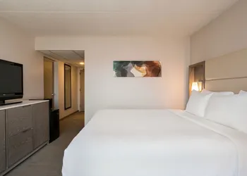 Crowne Plaza Englewood by IHG hotel thumbnail 7