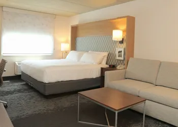 Holiday Inn Salem - I-93 at Exit 2 by IHG hotel thumbnail 2