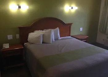 Red Carpet Inn New Brunswick hotel thumbnail 4