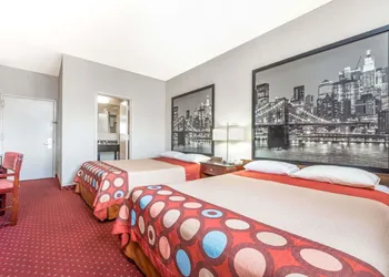 Super 8 by Wyndham North Bergen NJ/NYC Area hotel thumbnail 8