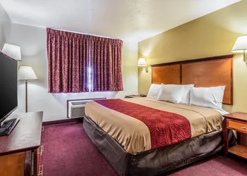 Econo Lodge Inn & Suites Albuquerque East I-40 Eubank Exit hotel thumbnail 7