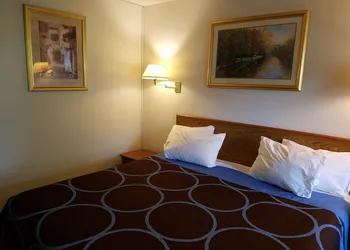 Auburn Inn hotel thumbnail 7