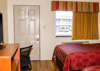 Econo Lodge Albuquerque East hotel thumbnail 8