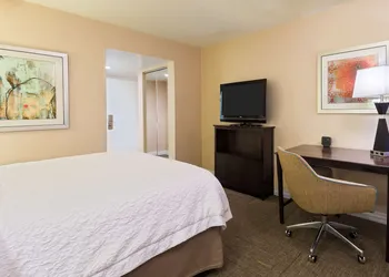 Hampton Inn White Plains/Tarrytown hotel thumbnail 8