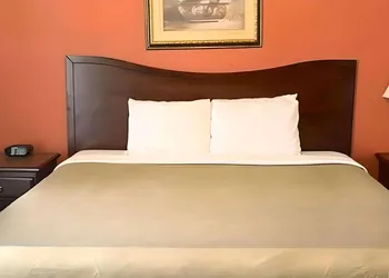 Rodeway Inn Manchester I-90 hotel thumbnail 4