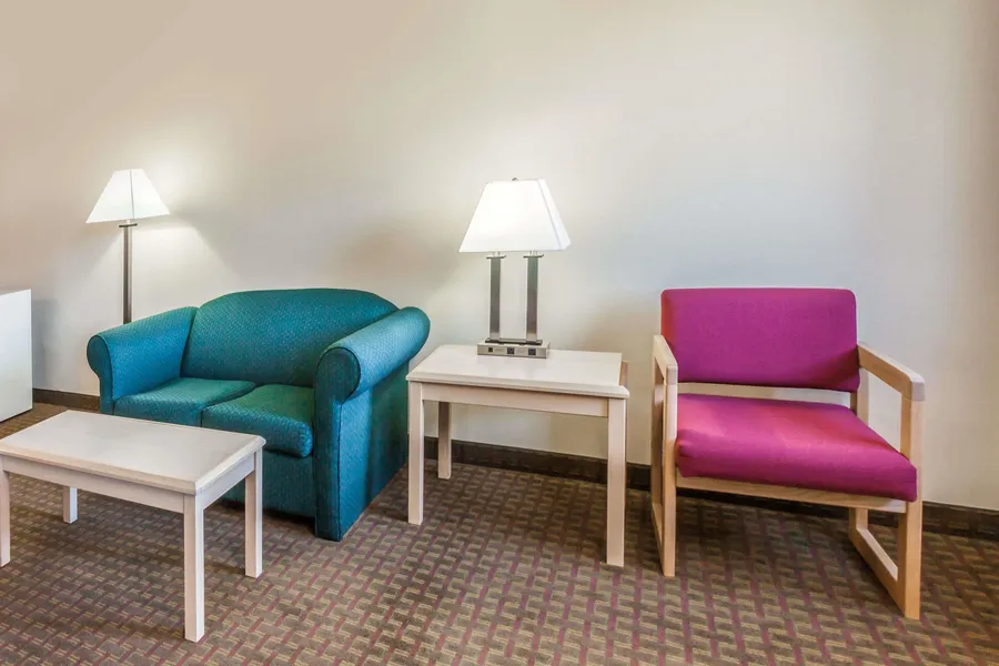 Super 8 by Wyndham Liverpool/Clay/Syracuse Area hotel detail image 6