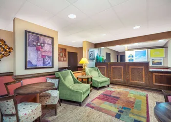 Days Inn by Wyndham Asheville Downtown North hotel thumbnail 4